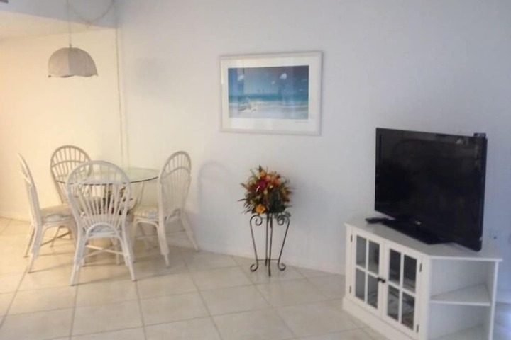 Room 33 of 164