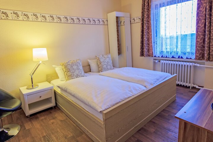 Room 8 of 35