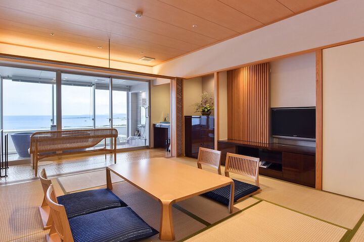 Room 28 of 122