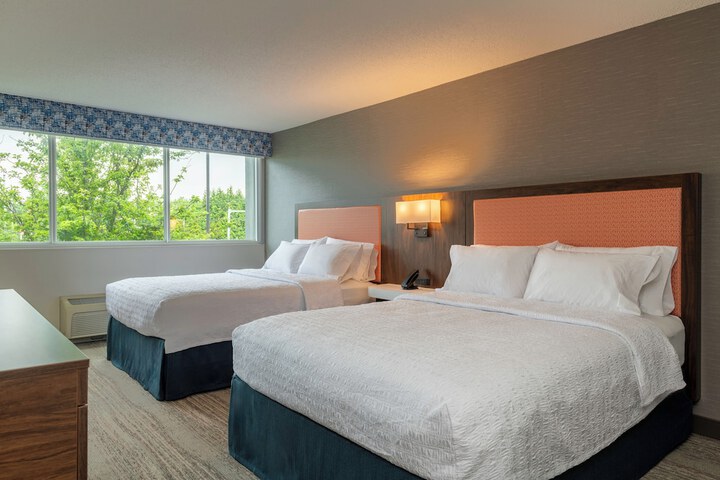 2 Queen Beds (3 of 11)