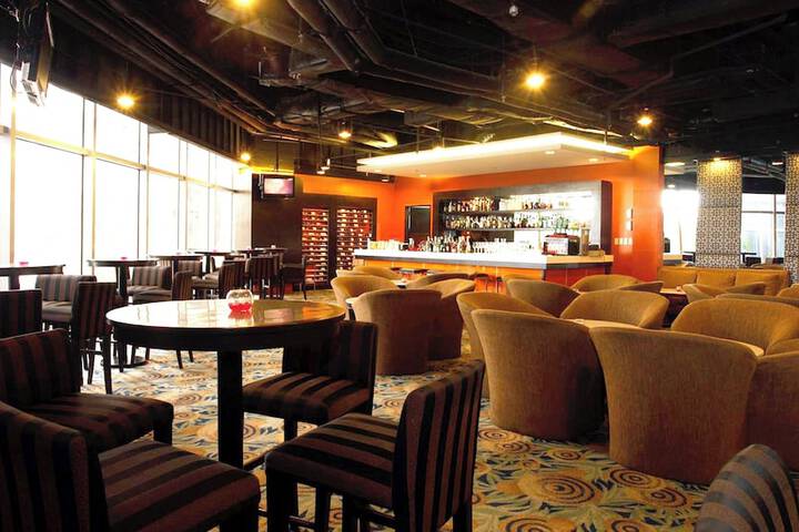 Lounge 75 of 83
