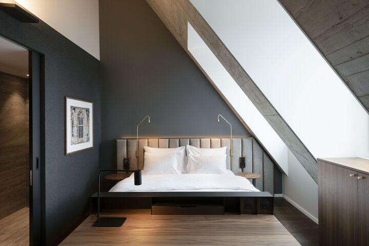 Room 5 of 14