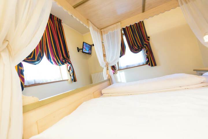 Room 29 of 79