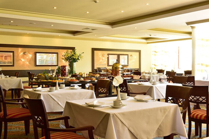 Dining 33 of 50