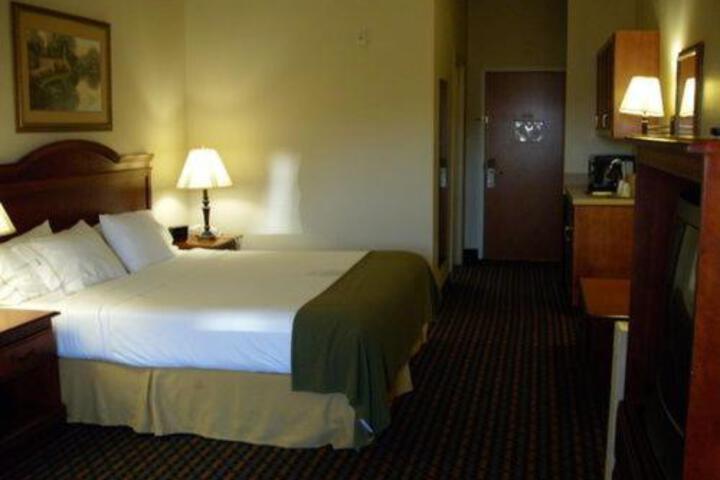 1 King Bed (9 of 10)