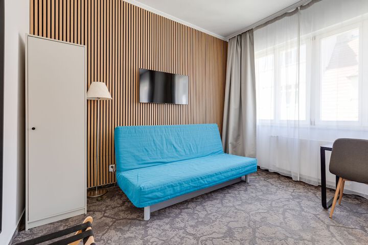 Room 2 of 115