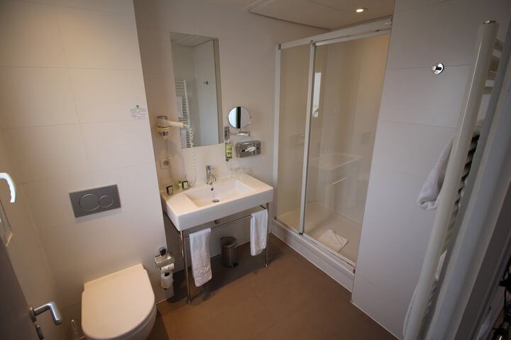 Room 44 of 92