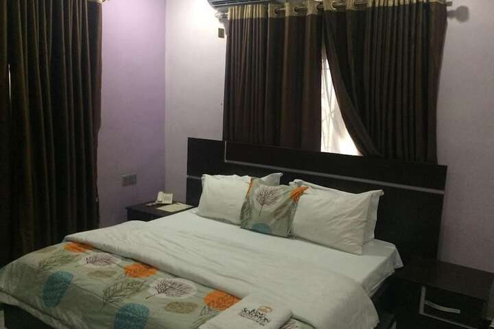 Room 5 of 6