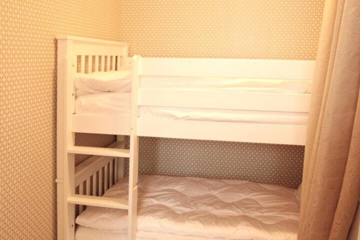 Room 11 of 32