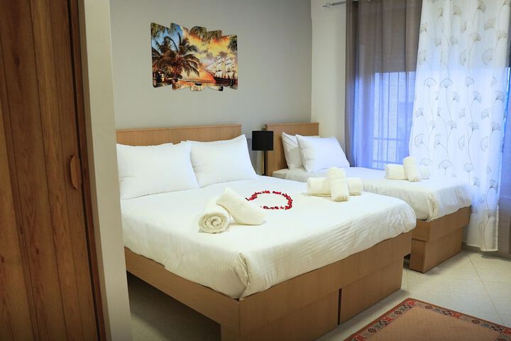 Room 16 of 37