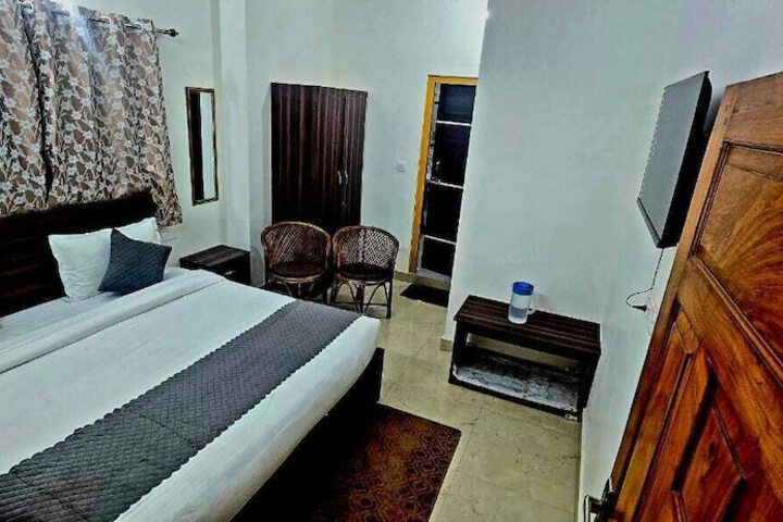 Room 2 of 17