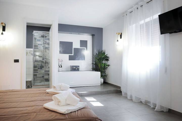 Room 6 of 35