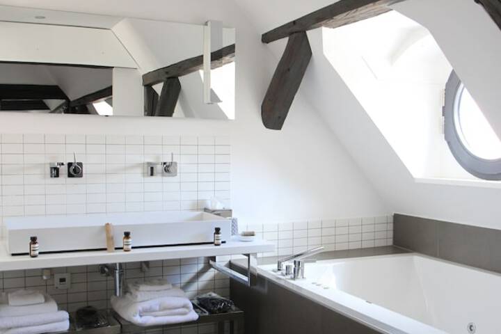 Room 40 of 62