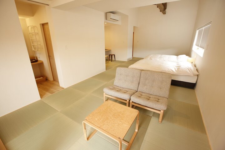 Room 10 of 83