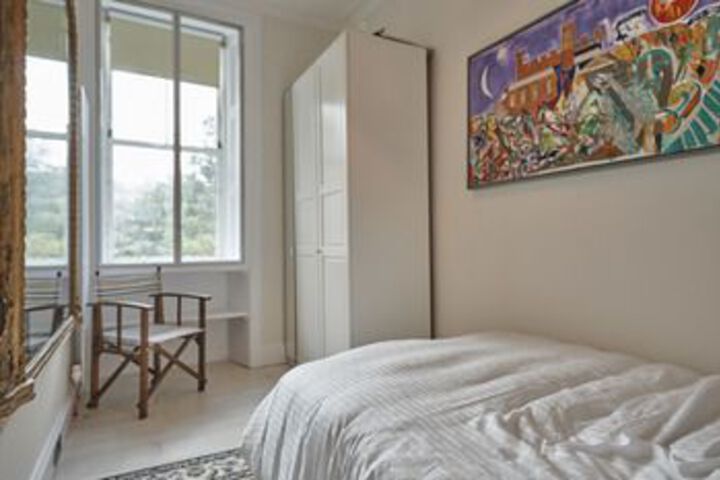 Room 6 of 15