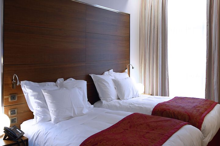 Room 26 of 168