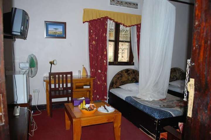 Room 2 of 7