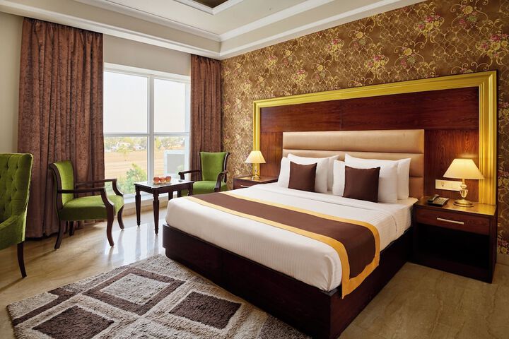 Room 4 of 40