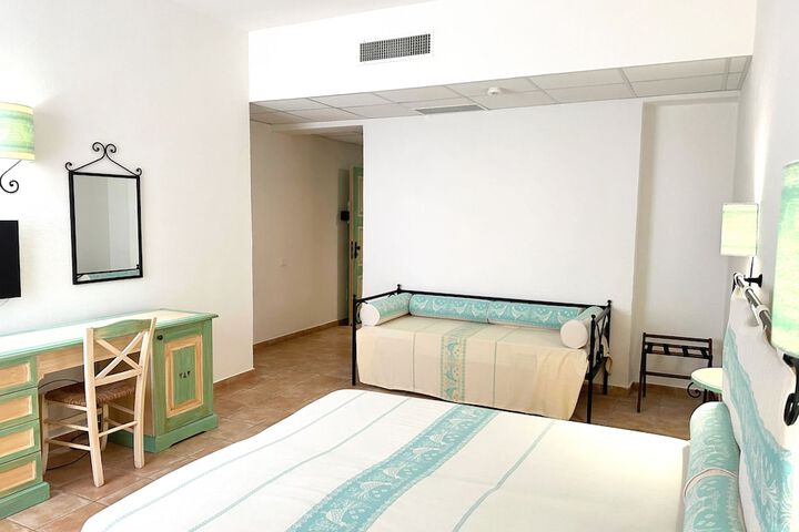 Room 9 of 35