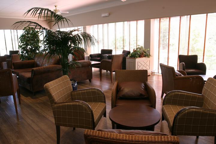 Lounge 31 of 35