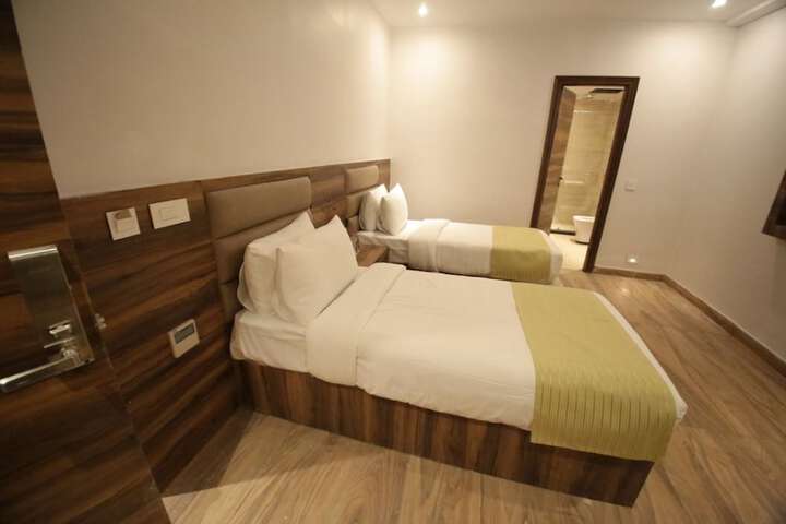 Room 8 of 14
