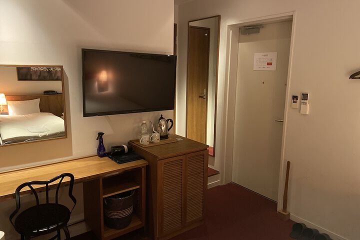Room 11 of 31