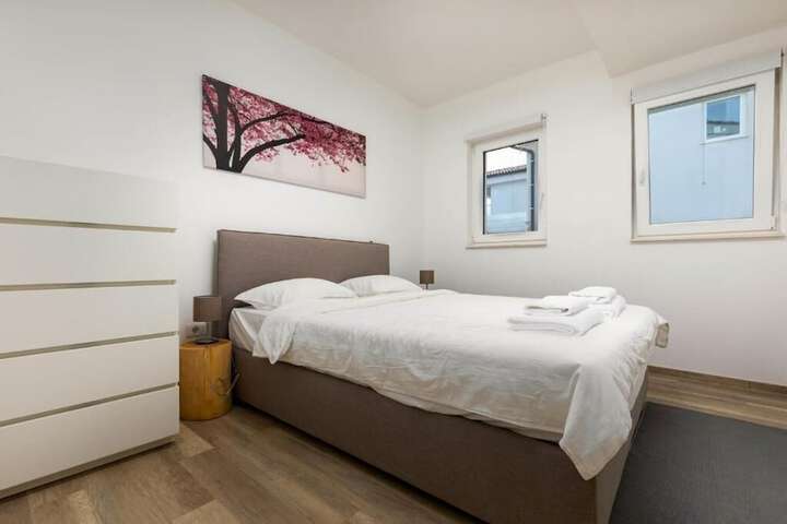 Room 56 of 194