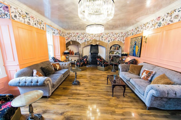Lounge 199 of 240