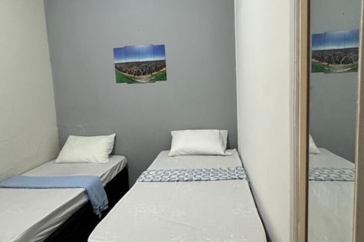 Room 8 of 22