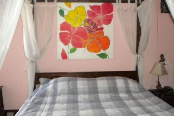 Room 4 of 12