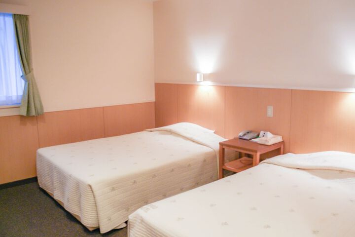Room 10 of 77