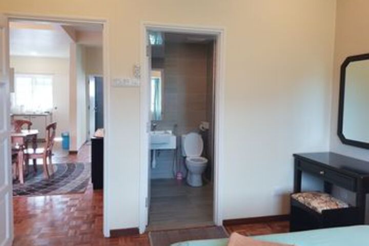 Room 6 of 18