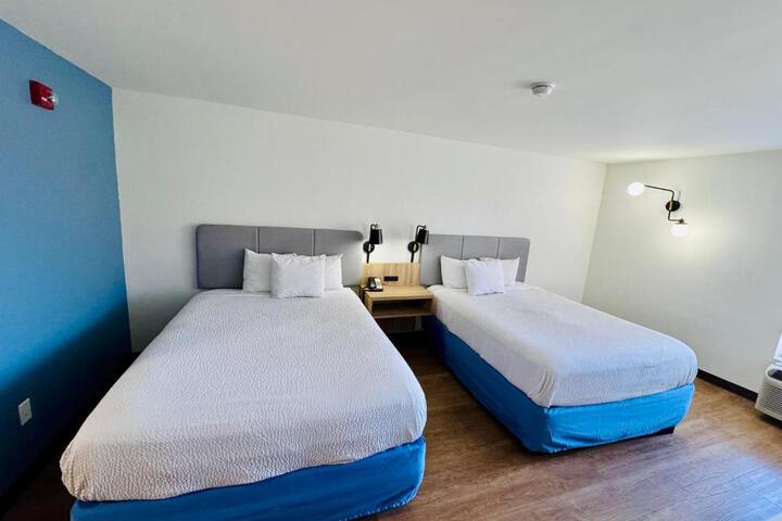 2 Queen Beds (1 of 3)