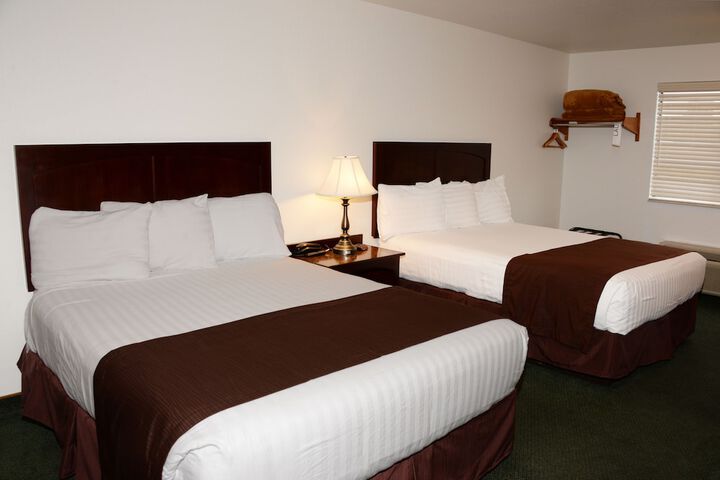 2 Queen Beds (6 of 15)