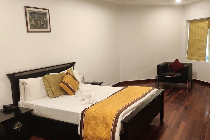 Room 8 of 38