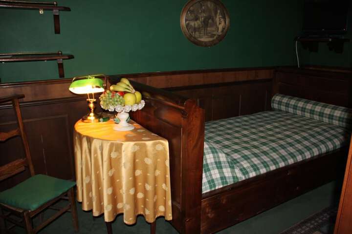 Room 10 of 29