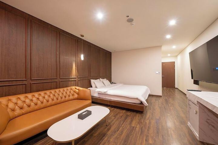 Room 6 of 29