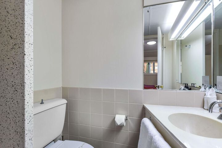Room 12 of 28