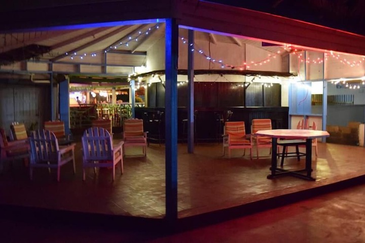 Lounge 11 of 13