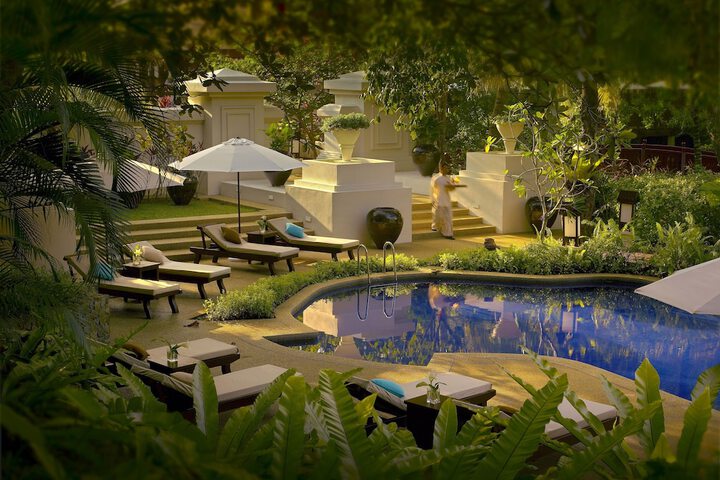Hotel Pool