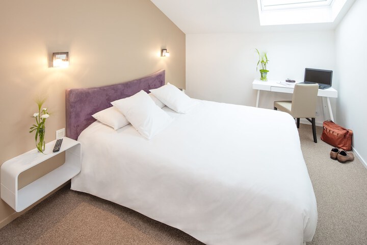 Room 2 of 35