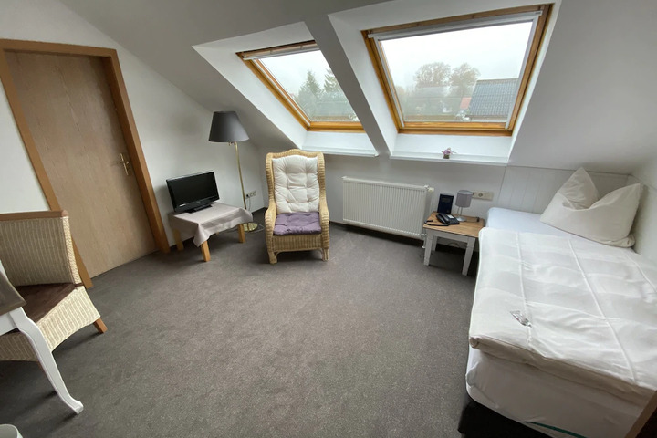 Room 4 of 10