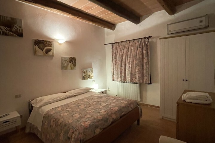 Room 10 of 70