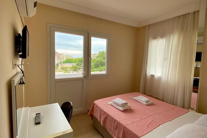 Room 5 of 15