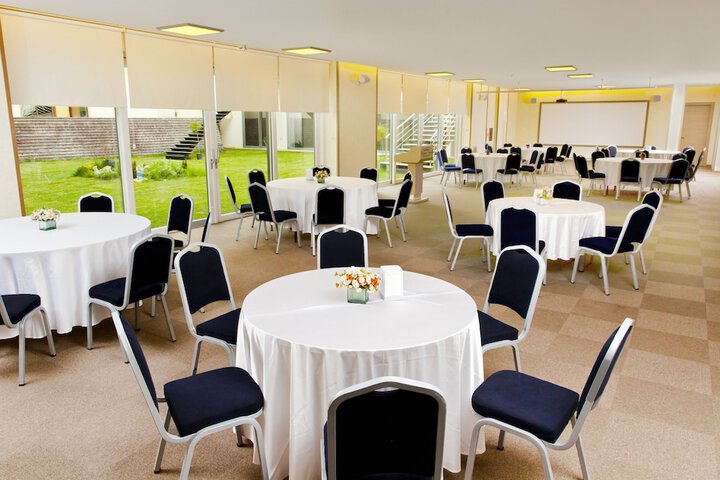 Ballroom/Hall 22 of 33