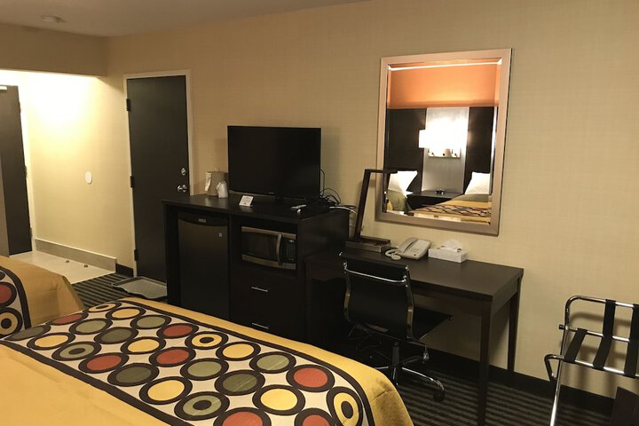 Room 15 of 33