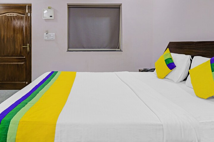 Room 25 of 39
