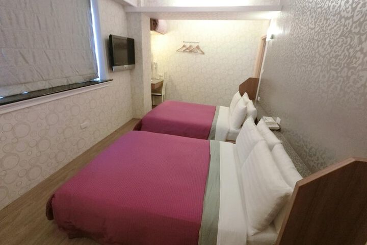 Room 12 of 22