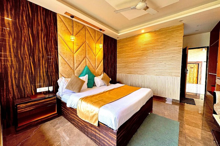 Room 8 of 31
