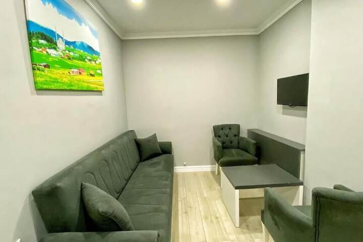 Room 8 of 25